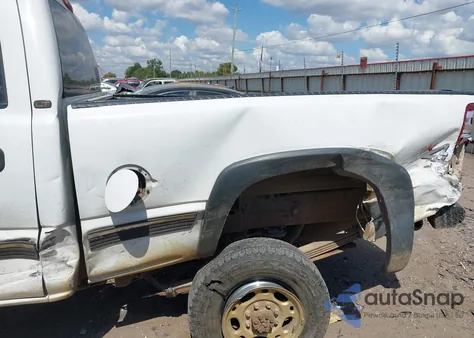 2002 Chevrolet Silverado 2500Hd Lt z USA, uszkodzony, nr VIN 1GCHK23102F187656